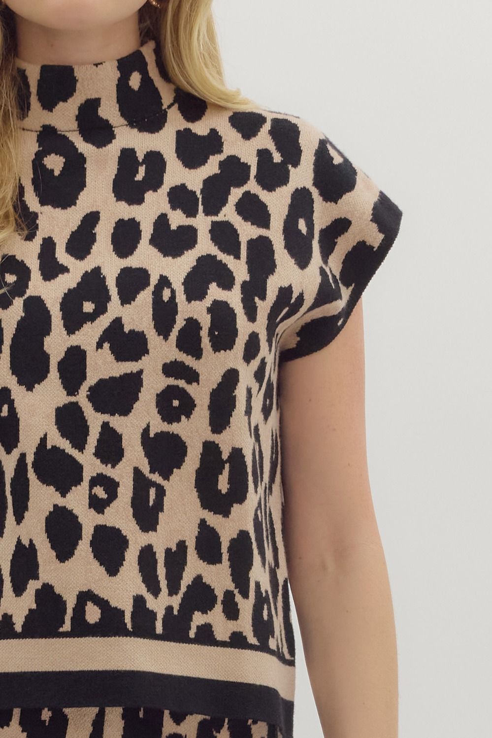 Cavalier Animal Print Mock-Neck Sweater Knit Pullover Top.&nbsp;