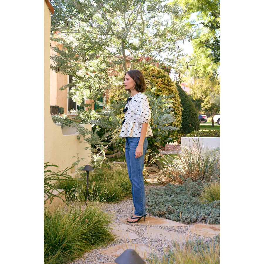 BOW PRINT TEXTURED TIE FRONT PEPLUM TOP: CREAM/BLACK / M