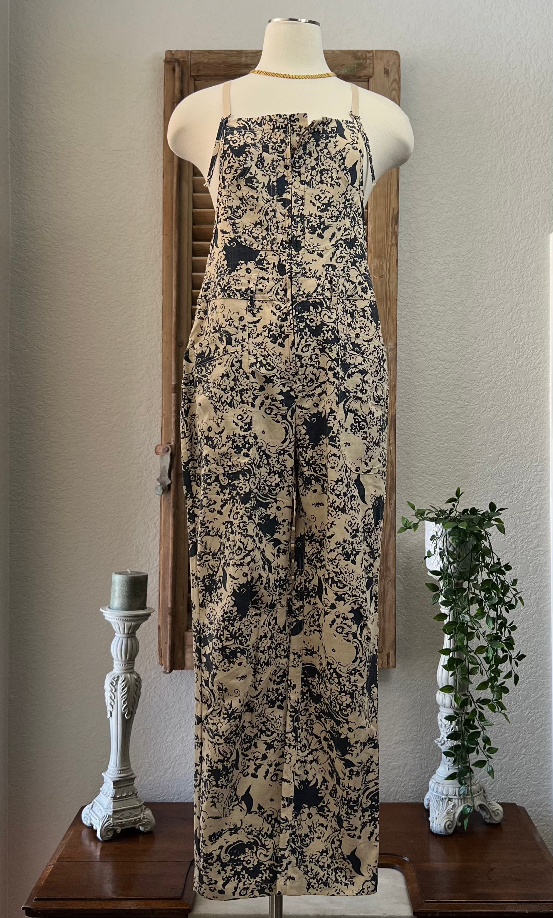 Brinley Spaghetti Tie Strap Bib Overall Crop Romper Jumpsuit in Blue Vintage Floral