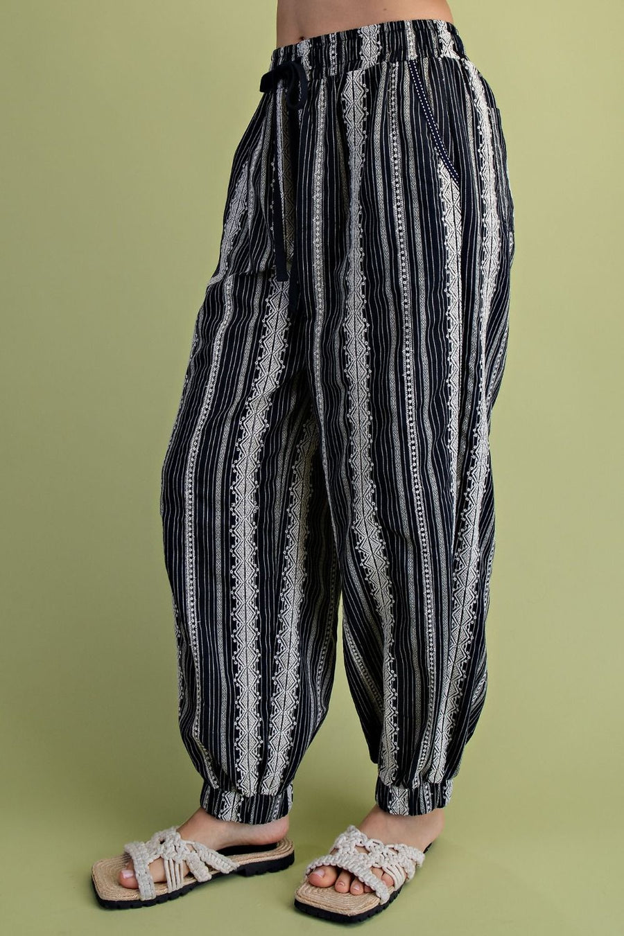 Saysa Embroidery Textured Linen Pants